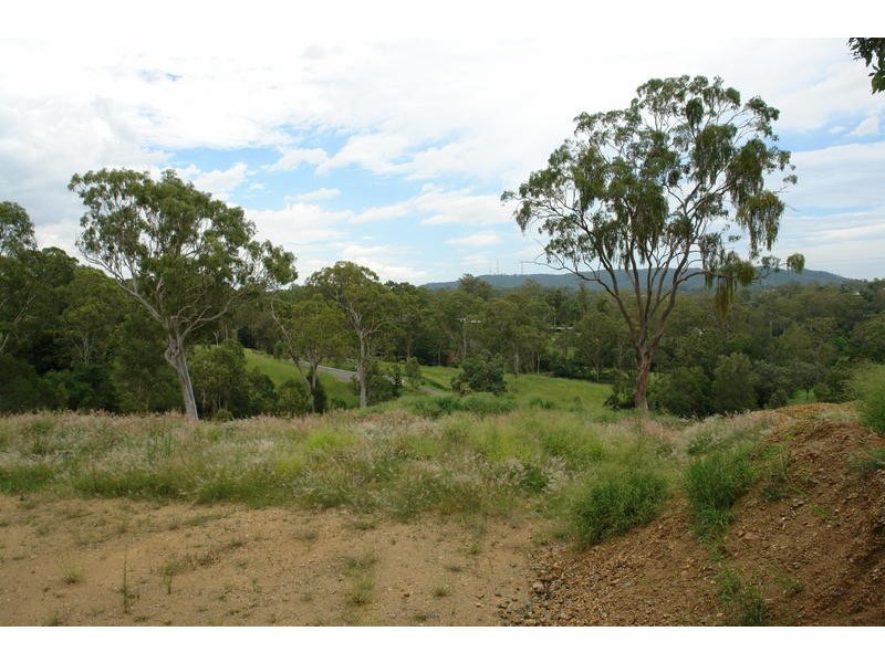 4 Kintyre Street, Brookfield QLD 4069